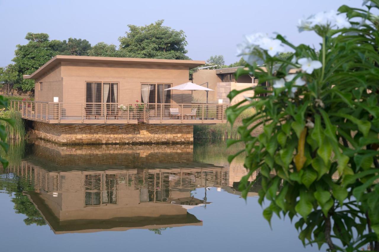 Life At Repose- Lake Villas Resort & Club Chor Warodra Exterior foto